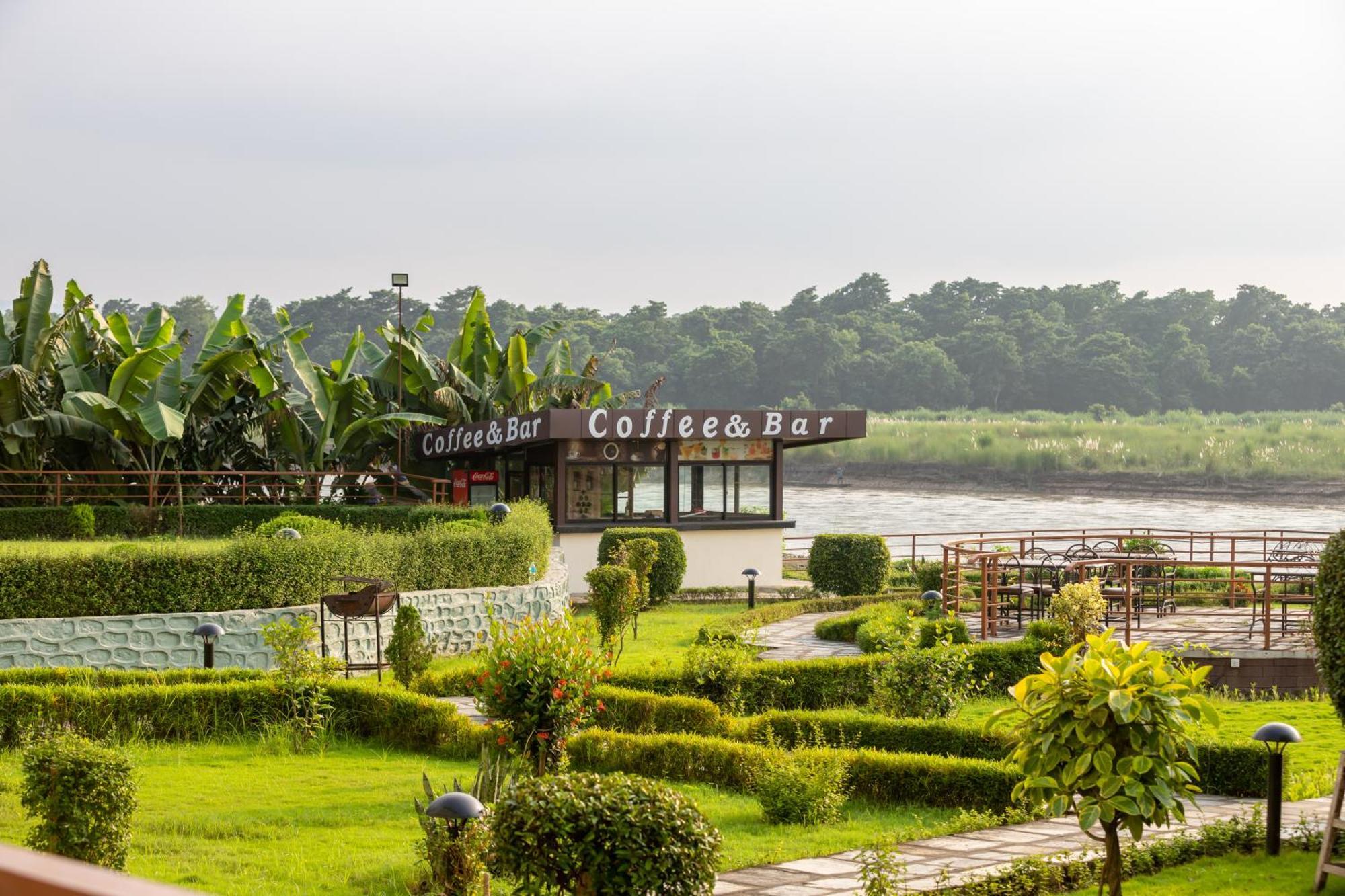Park Safari Resort, Chitwan National Park Екстер'єр фото