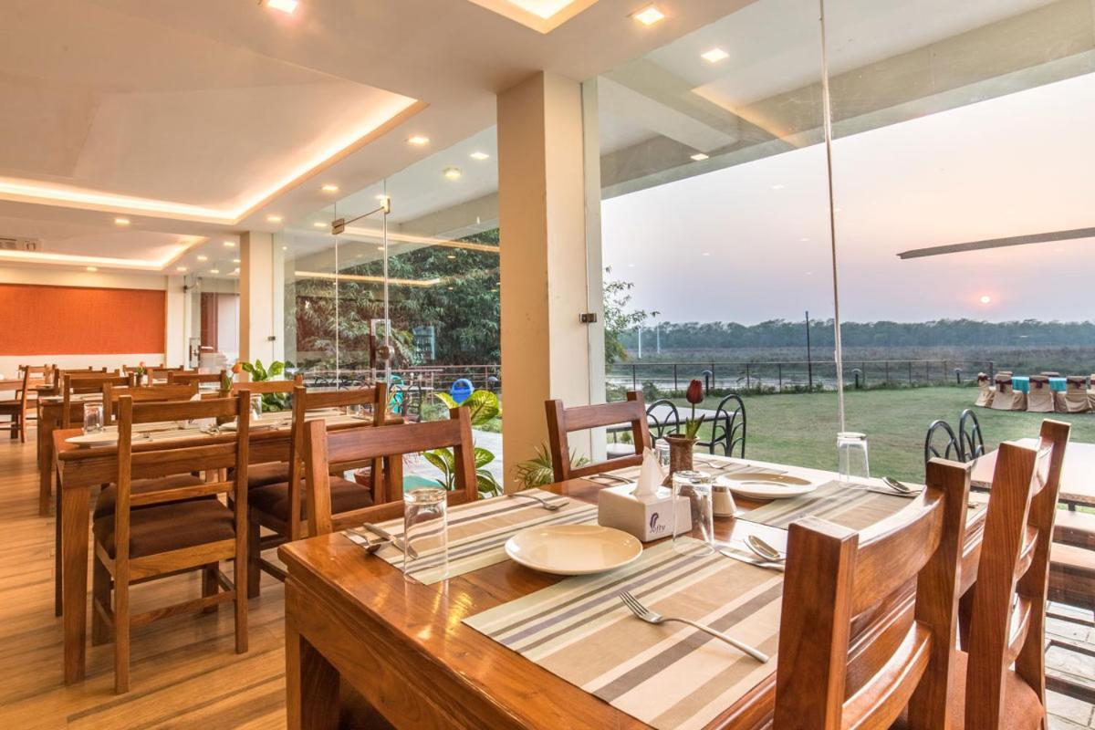 Park Safari Resort, Chitwan National Park Екстер'єр фото